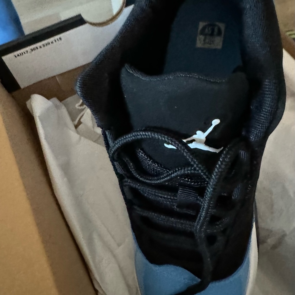 Jordan Sneaker high top brand new